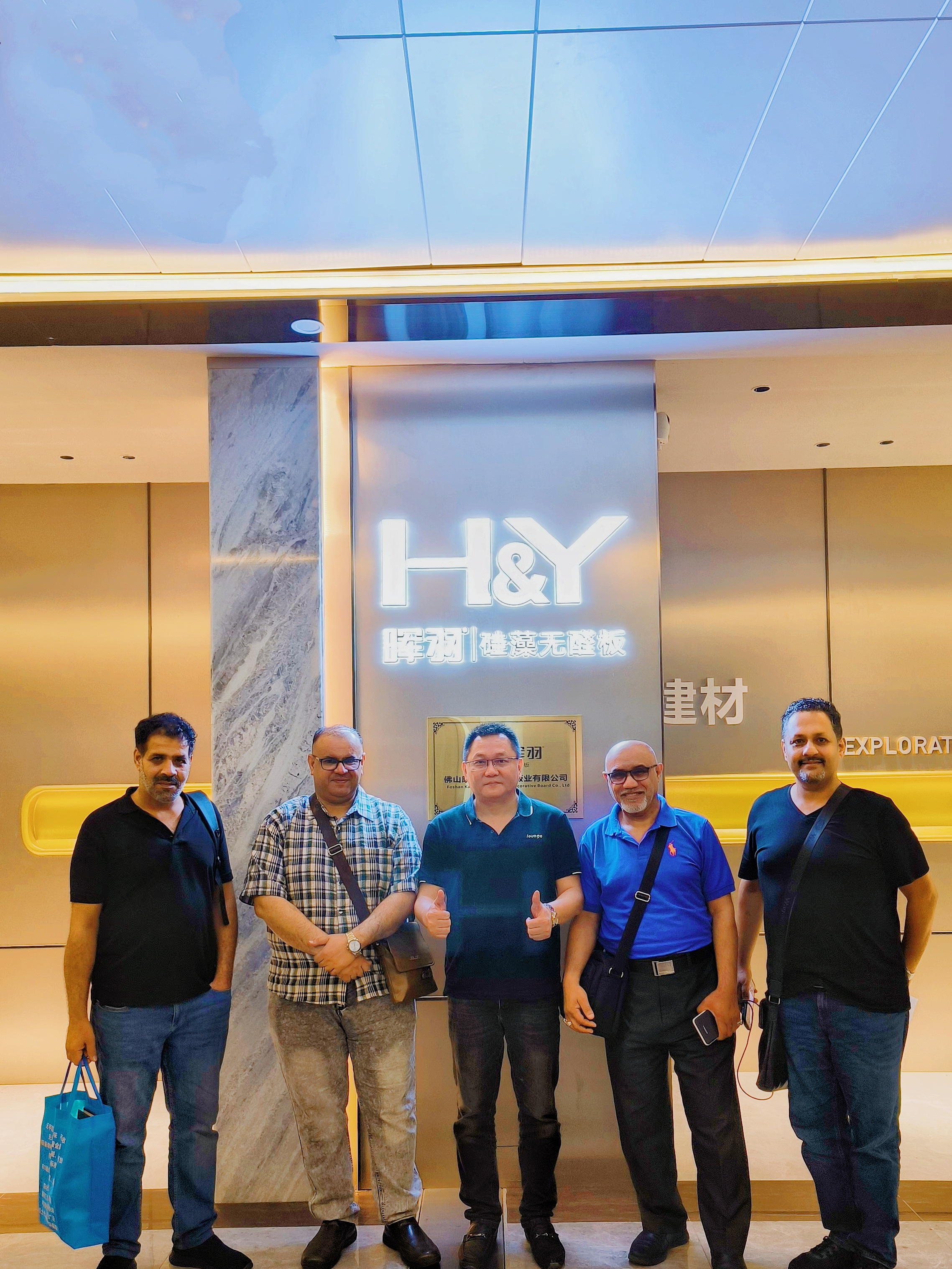 CUSTOMER GROUP PHOTO