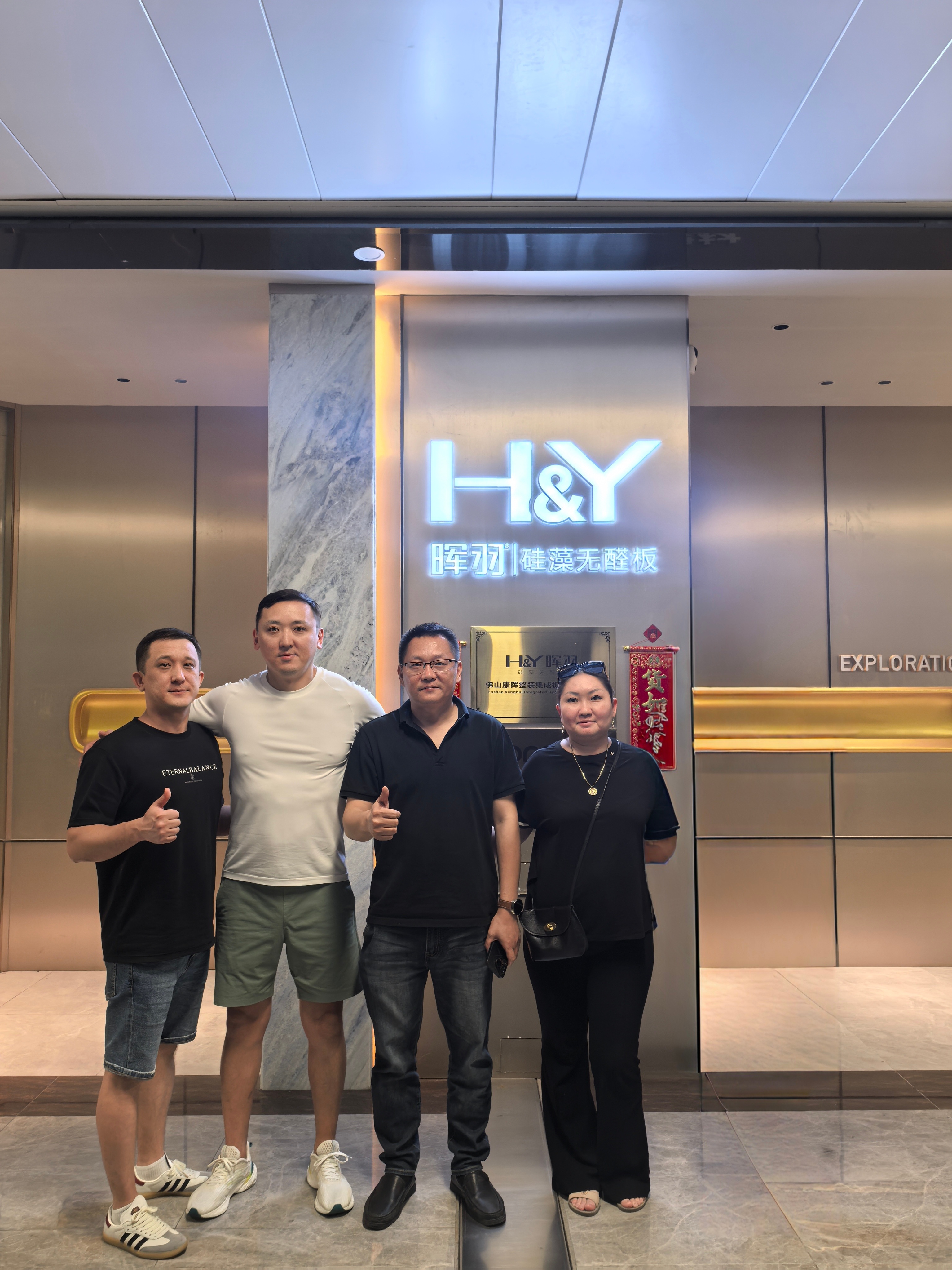 CUSTOMER GROUP PHOTO