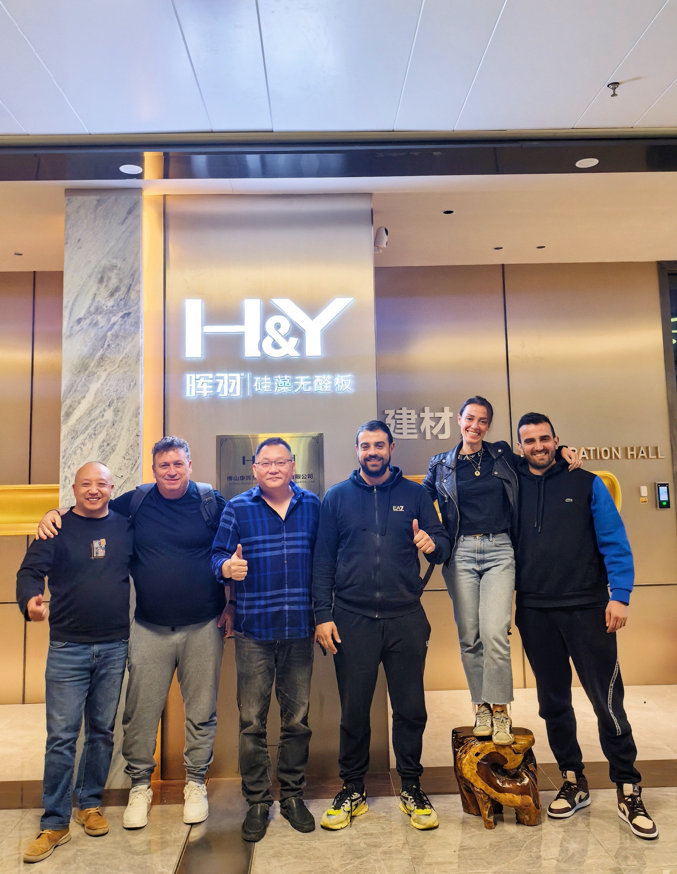 CUSTOMER GROUP PHOTO