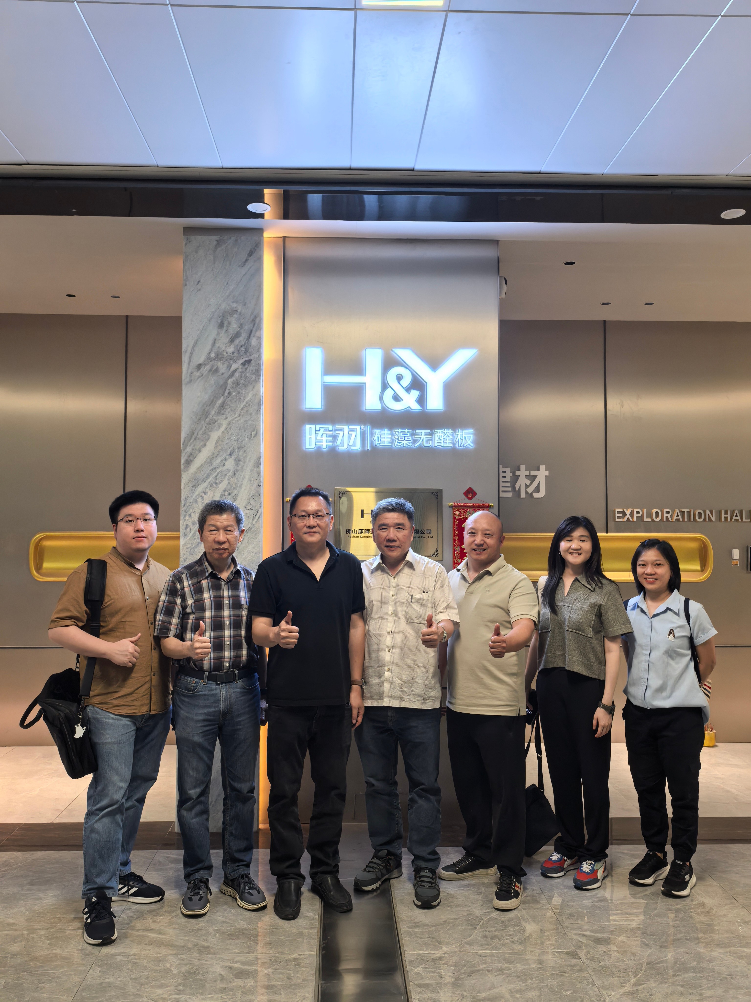 CUSTOMER GROUP PHOTO