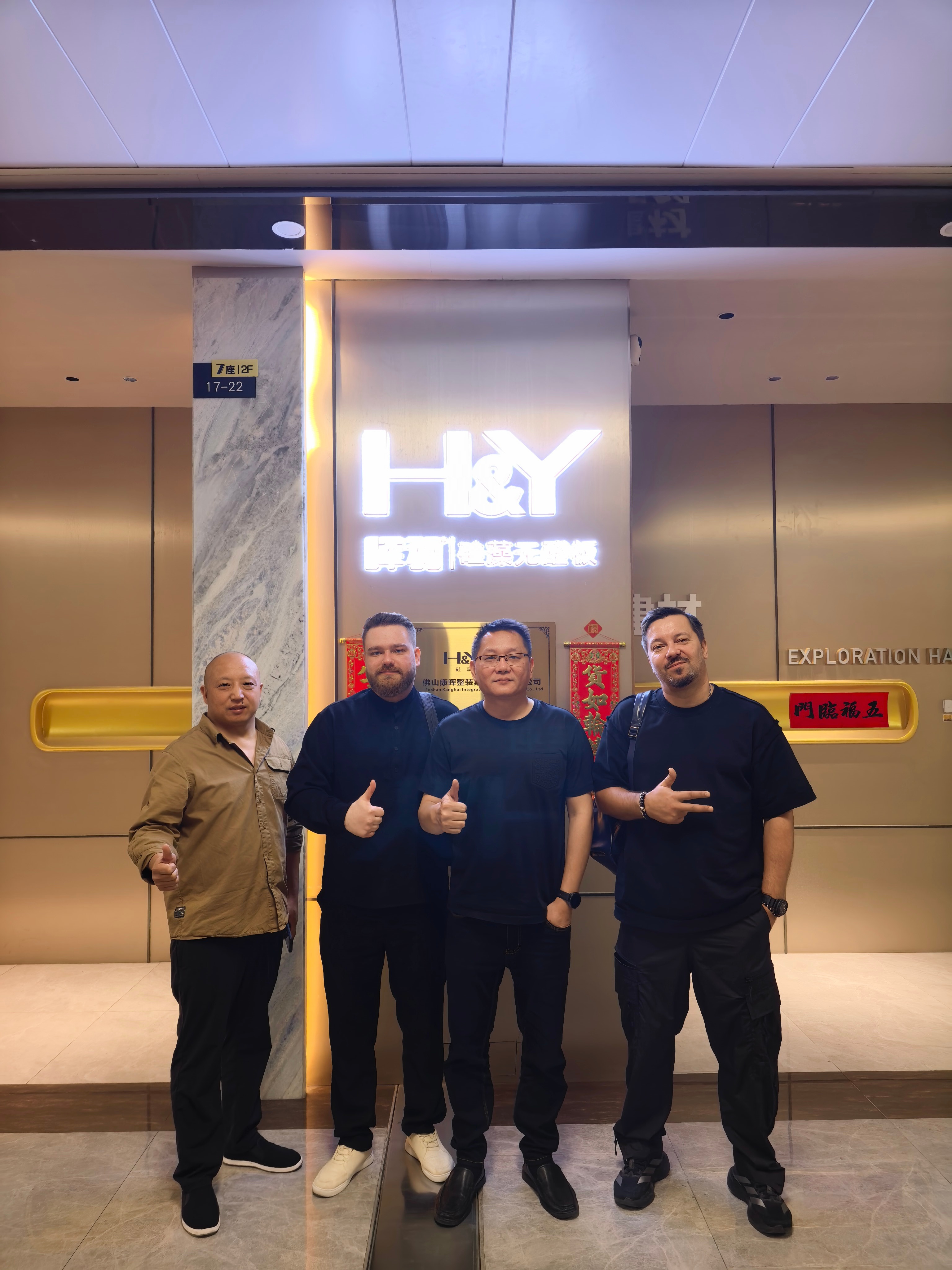 CUSTOMER GROUP PHOTO
