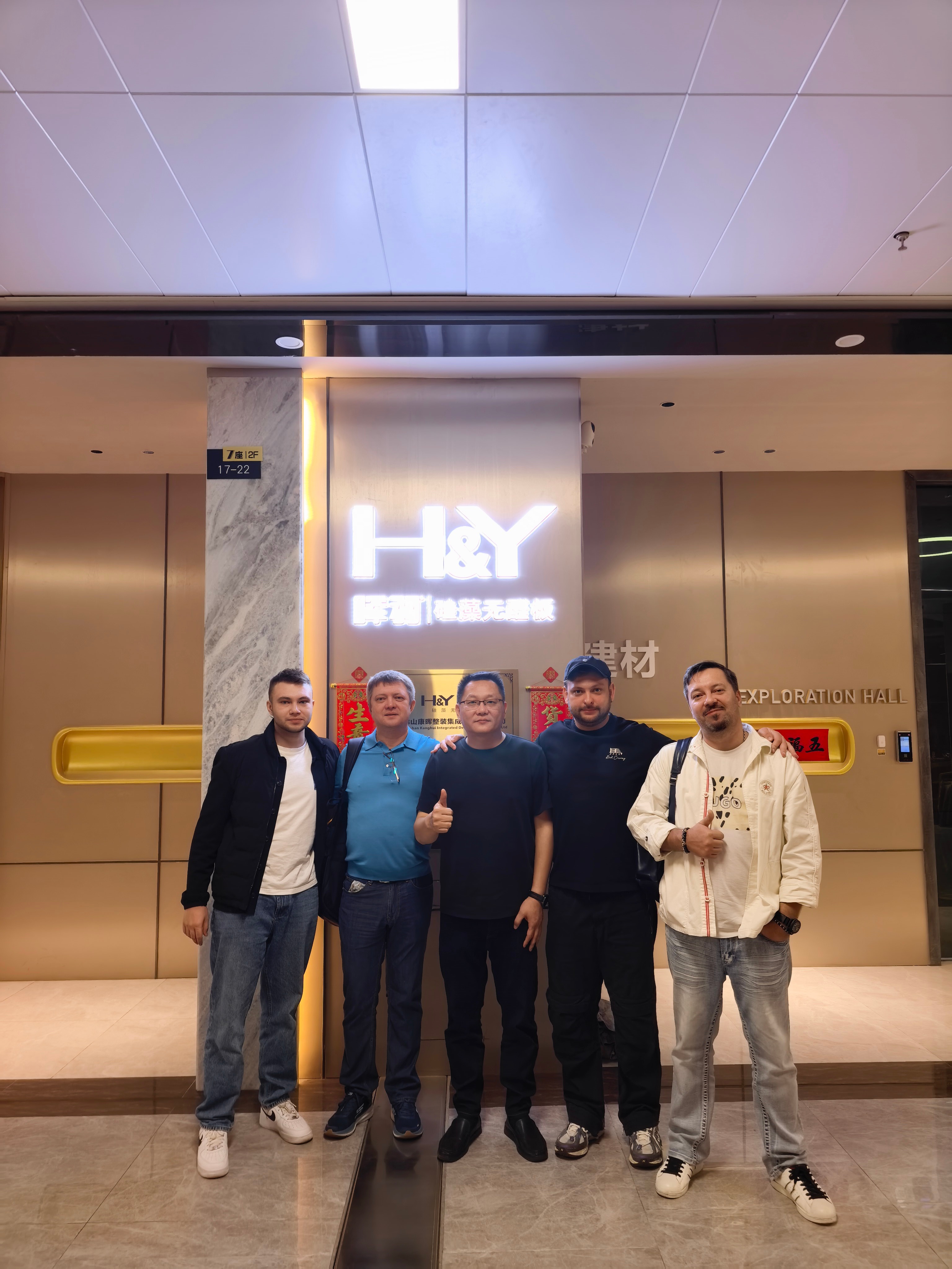 CUSTOMER GROUP PHOTO